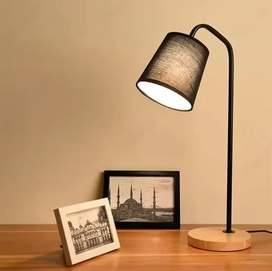 Nordic Retro Wooden LED Desk Lamp E27 Creative Simple Black and White Iron Bedroom Bedside Lamp Decoration Reading Light